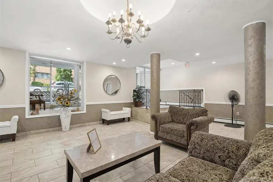 101 Clinton Avenue #3H, Mineola, NY 11501 - #3