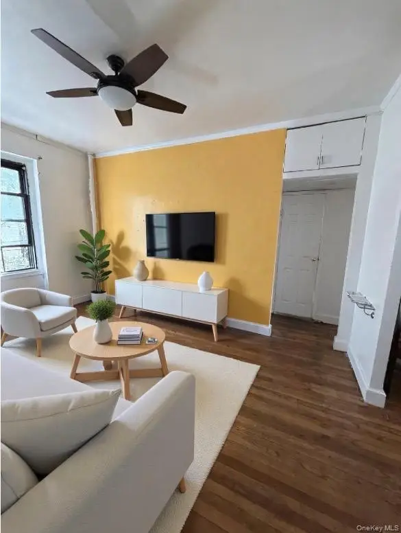 2167 33rd Street #3H, Astoria, NY 11105