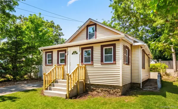 82 Adirondack Drive, Selden, NY 11784