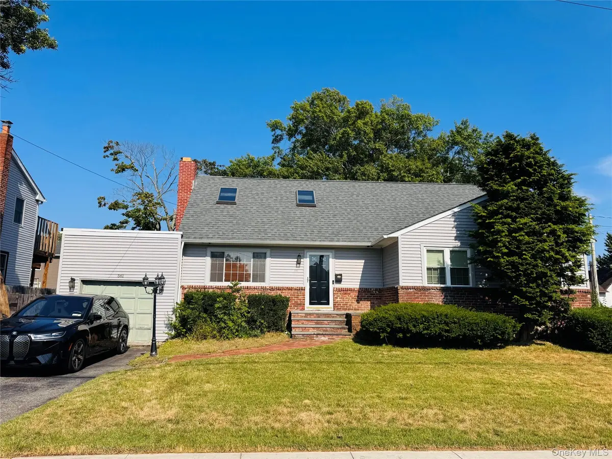 561 Center Dyre Avenue, West Islip, NY 11795 - #1