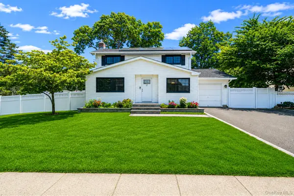 27 Galaxie Lane, Selden, NY 11784