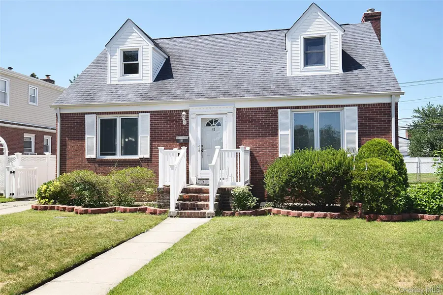 35 Rose Lane, New Hyde Park, NY 11040 - #2