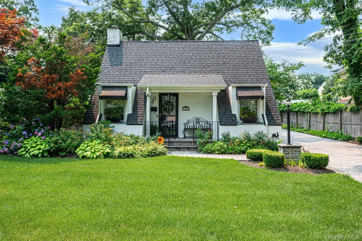 527 Brooklyn Boulevard, Brightwaters, NY 11718 - #1