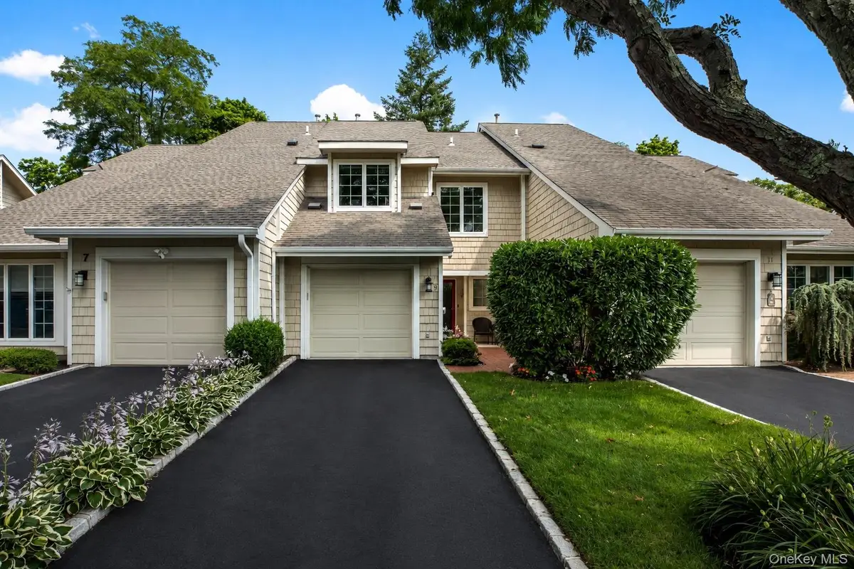9 Pleasant Lane, Bay Shore, NY 11706 - #1