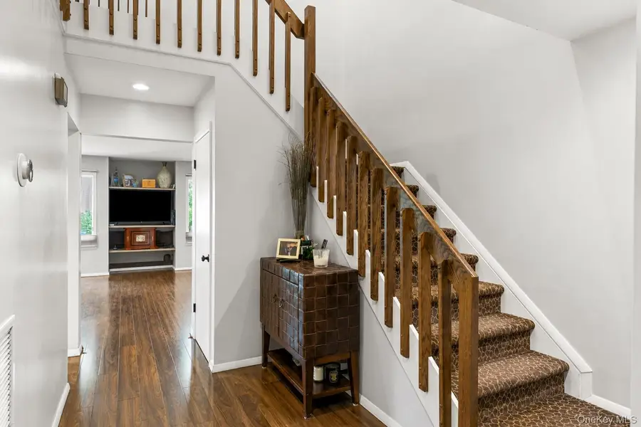 9 Pleasant Lane, Bay Shore, NY 11706 - #2
