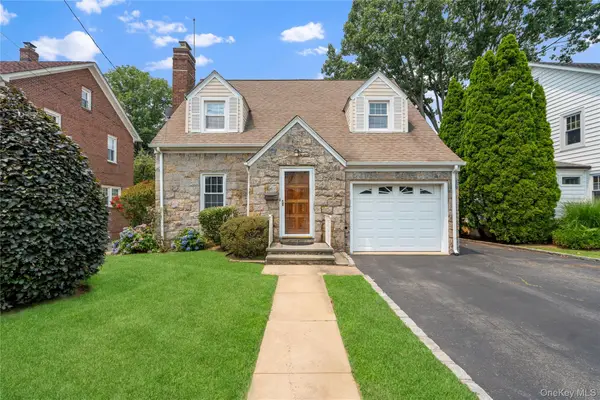 19 Chestnut Street, Glen Cove, NY 11542