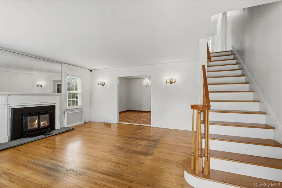19 Chestnut Street, Glen Cove, NY 11542 - #3