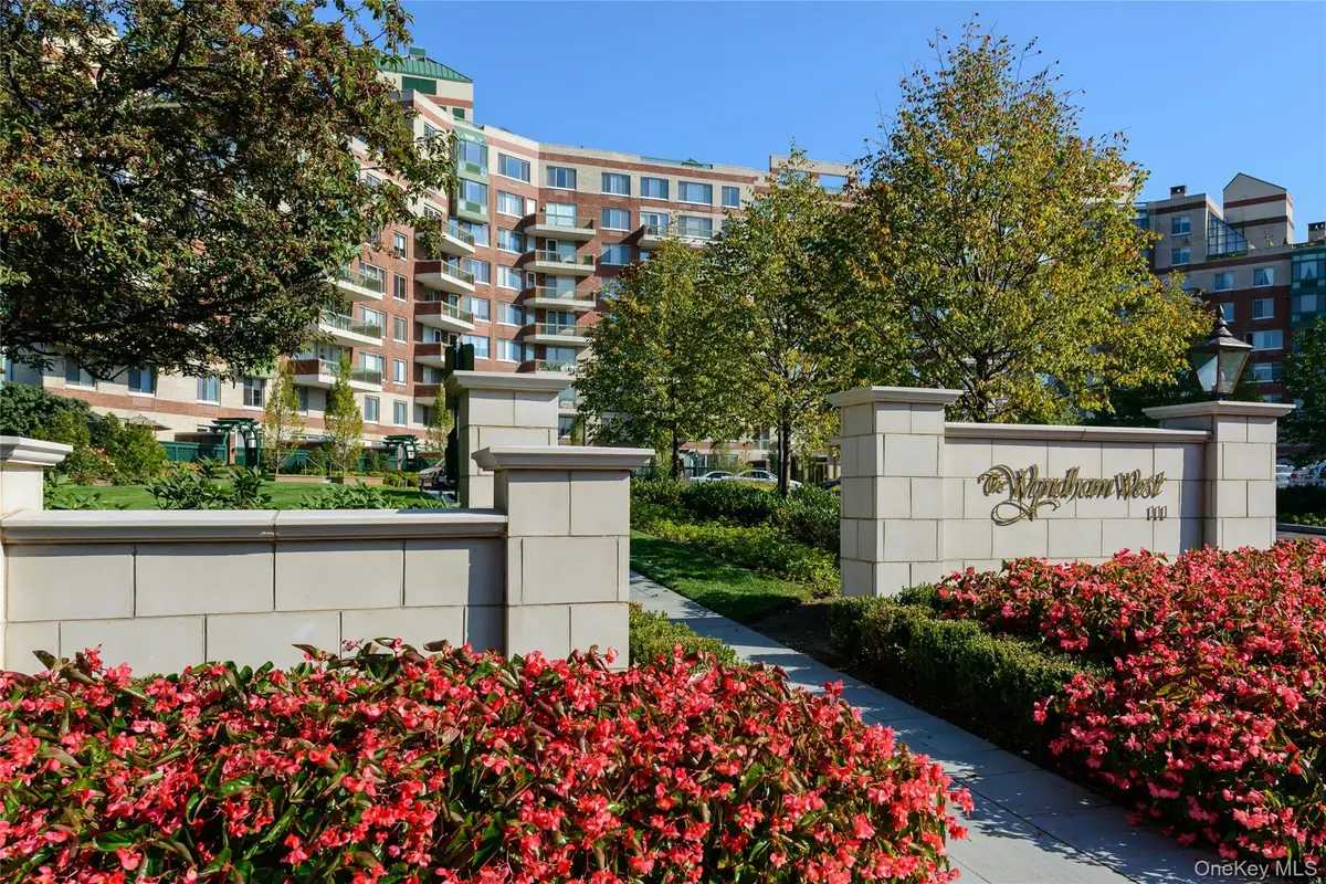 111 Cherry Valley Avenue #M18, Garden City, NY 11530 - #1