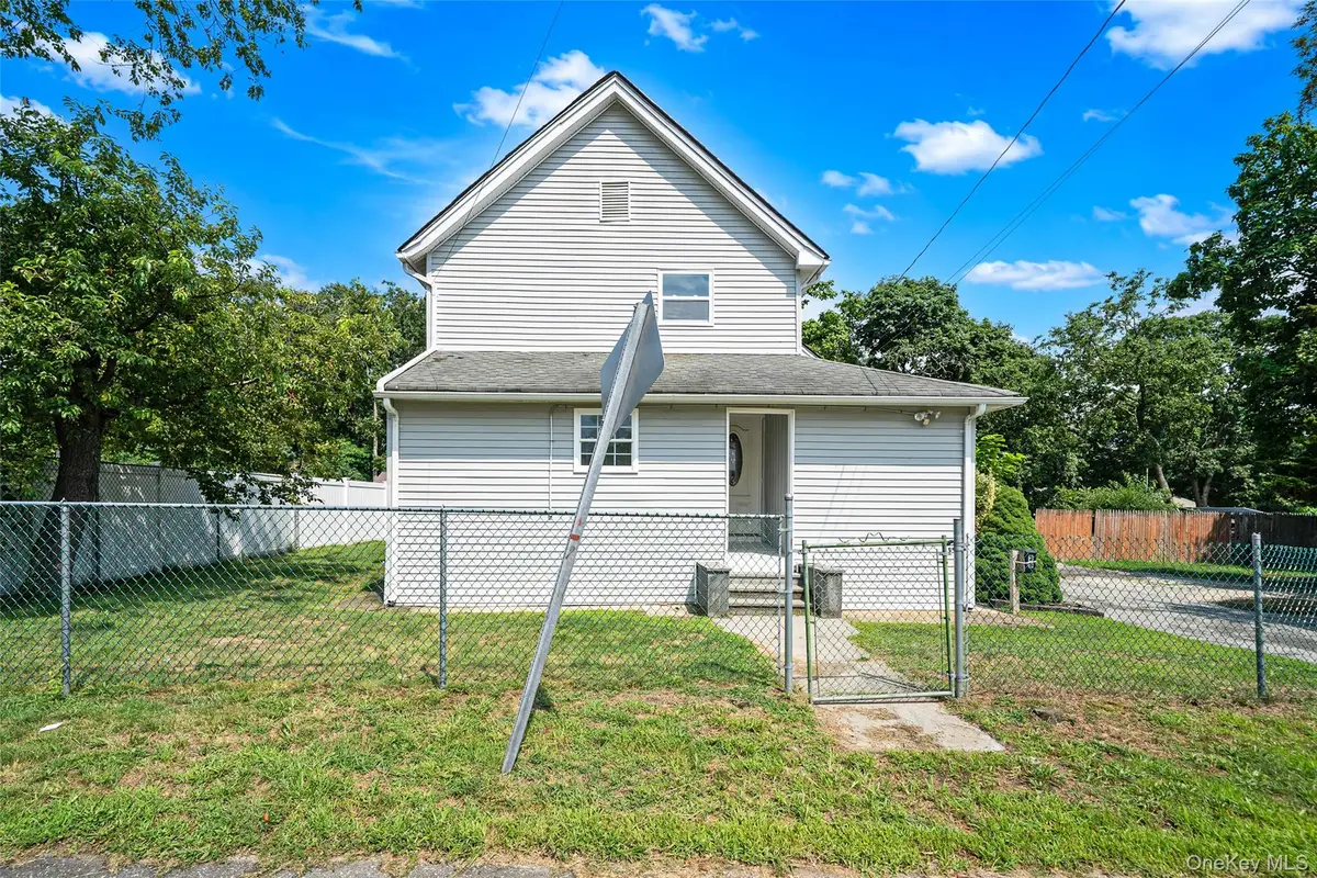 25 William Street, Central Islip, NY 11722 - #1
