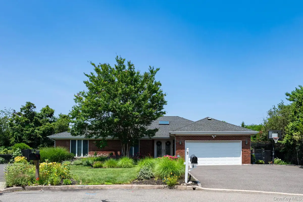 5 High Court, Bayville, NY 11709 - #1