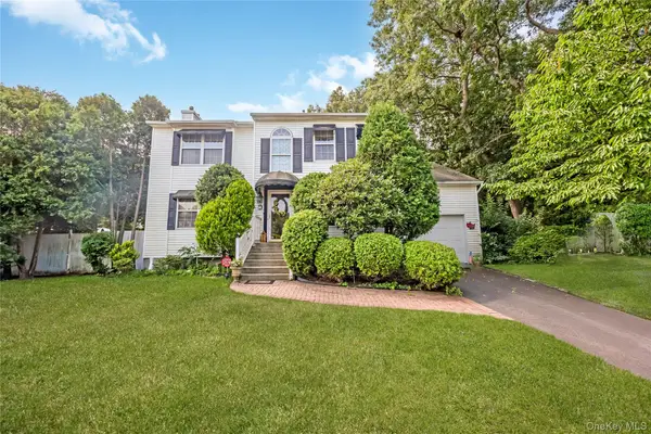 10 Gaetano Lane, Coram, NY 11727