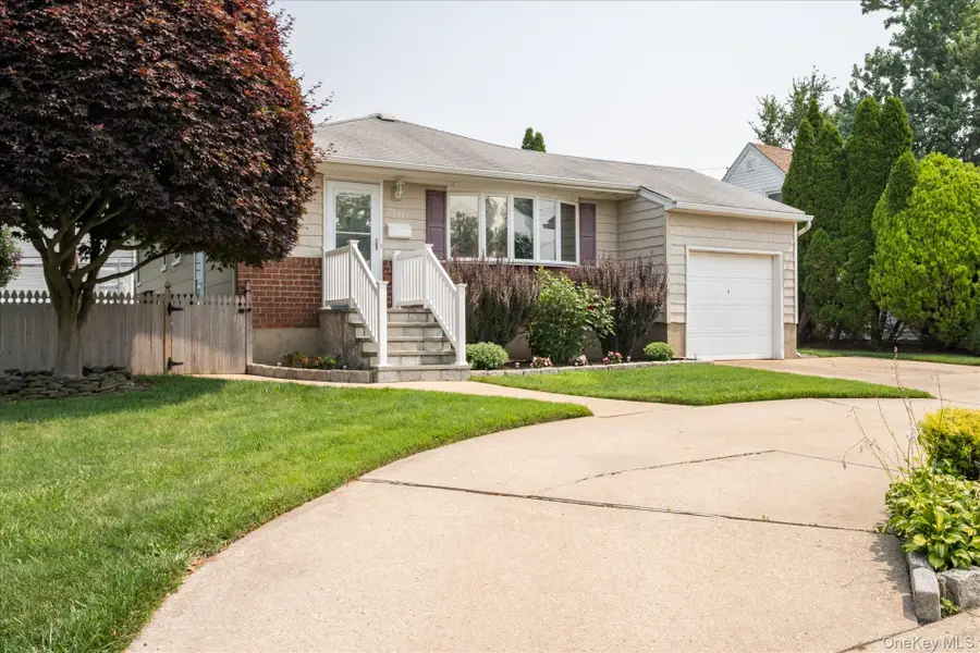 3191 N Jerusalem Road, Levittown, NY 11756 - #2