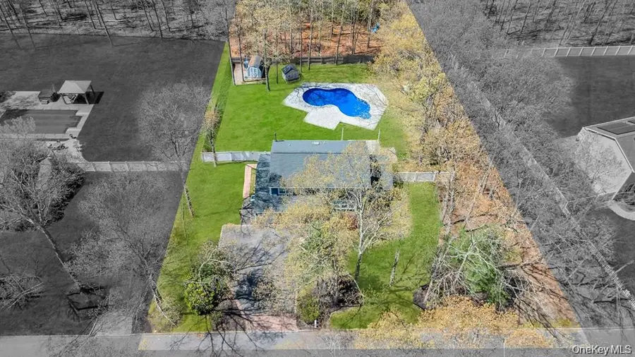 10 Ramblewood Road, Ridge, NY 11961 - #2