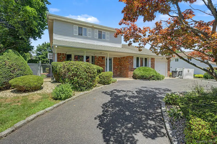 16 Cross Bow Lane, Commack, NY 11725 - #2