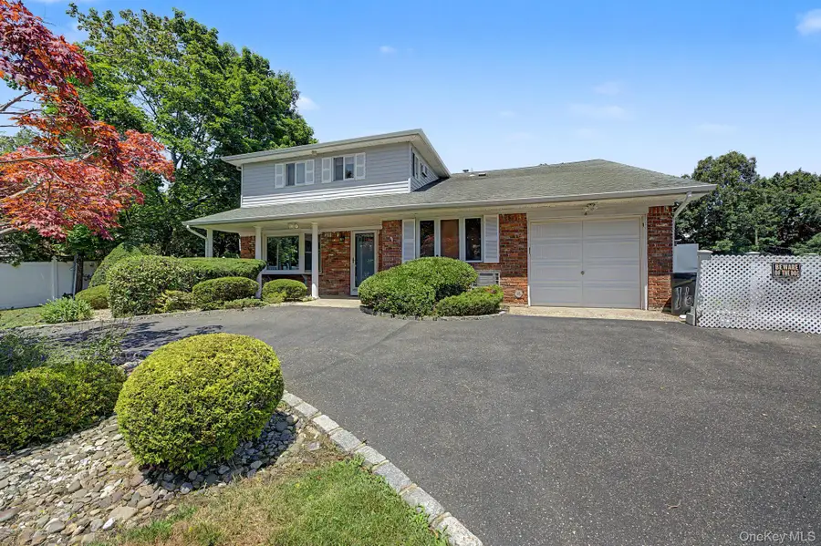 16 Cross Bow Lane, Commack, NY 11725 - #3