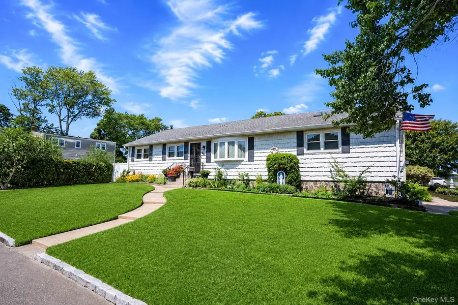 266 Albert Street, Lindenhurst, NY 11757 - #2