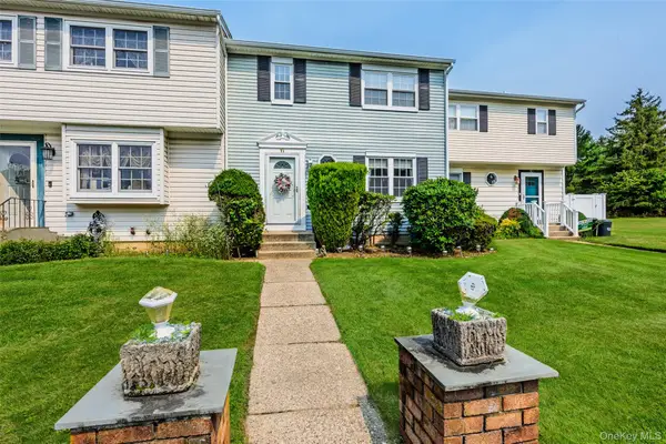 11 Monitor Court, Coram, NY 11727