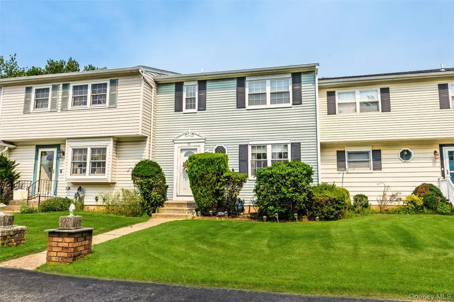 11 Monitor Court, Coram, NY 11727 - #3