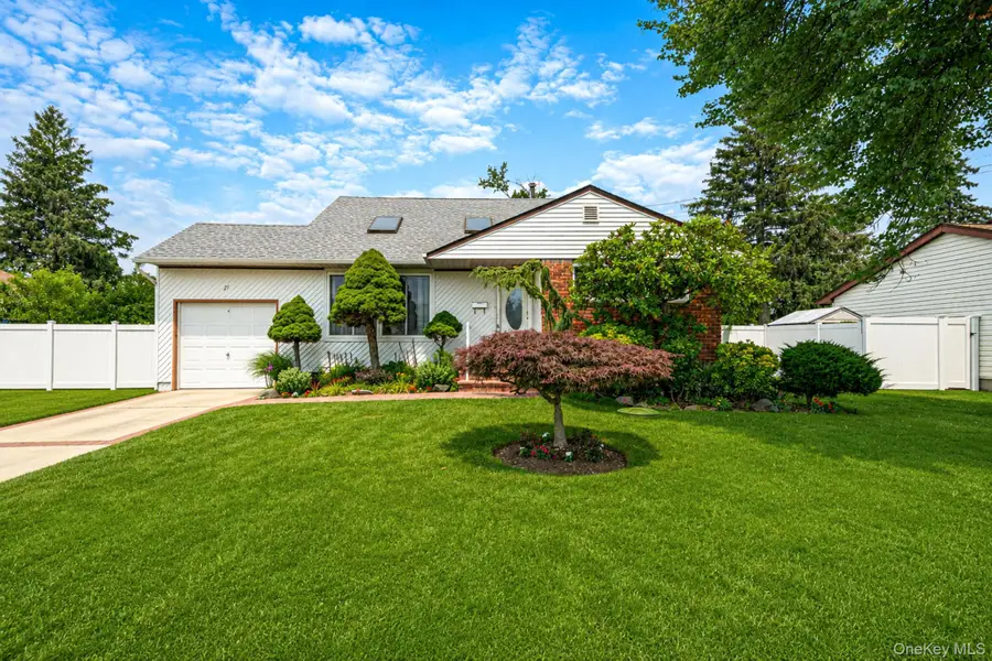 27 Ventura Drive, North Babylon, NY 11703 - #2