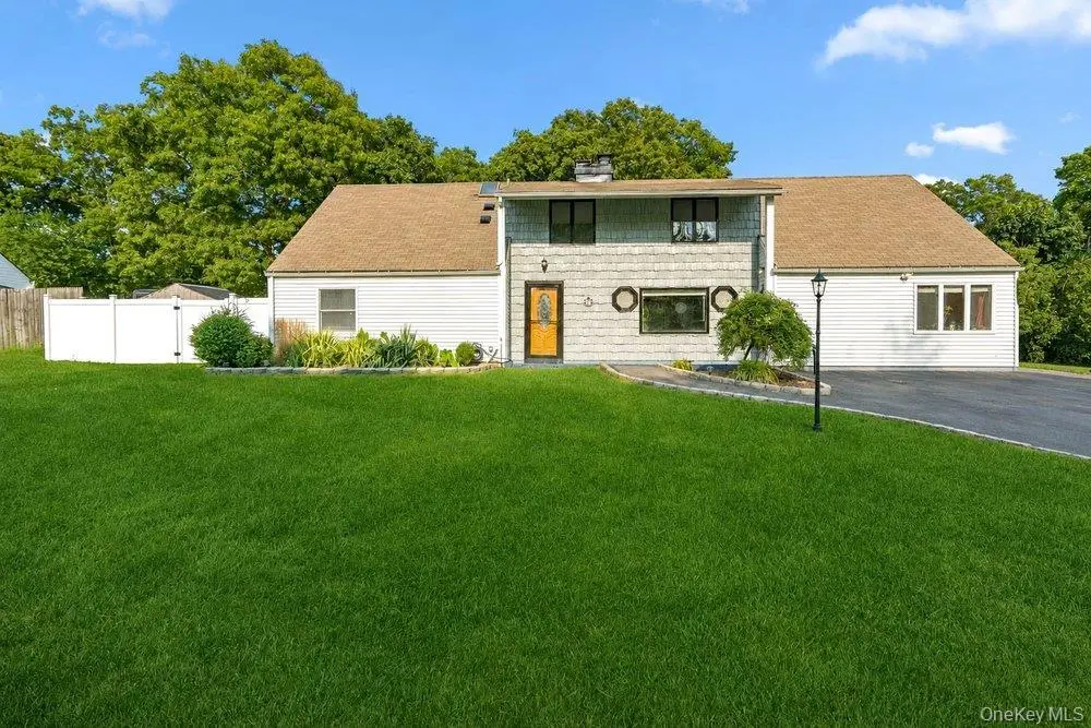 21 Hackberry Lane, Holbrook, NY 11741 - #1