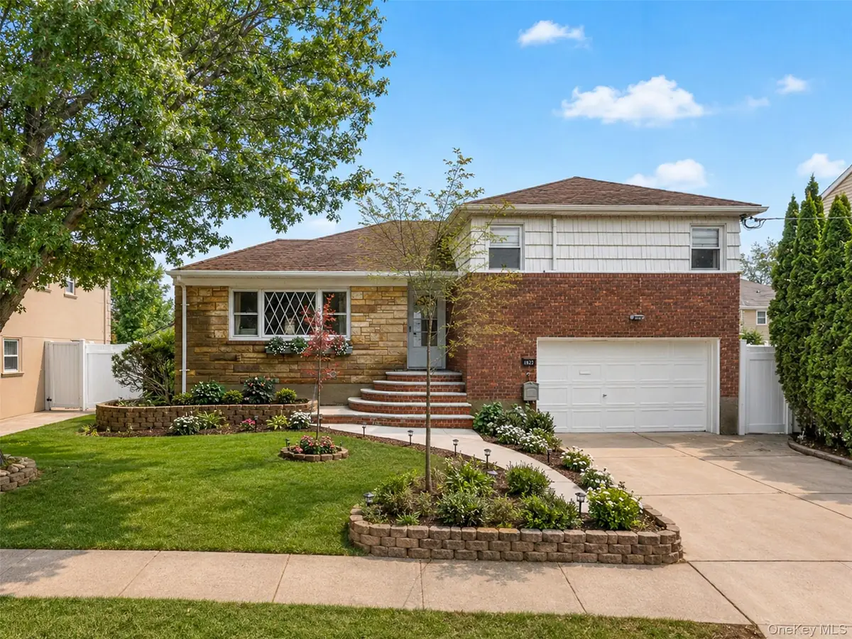1822 Kent Street, Westbury, NY 11590 - #1