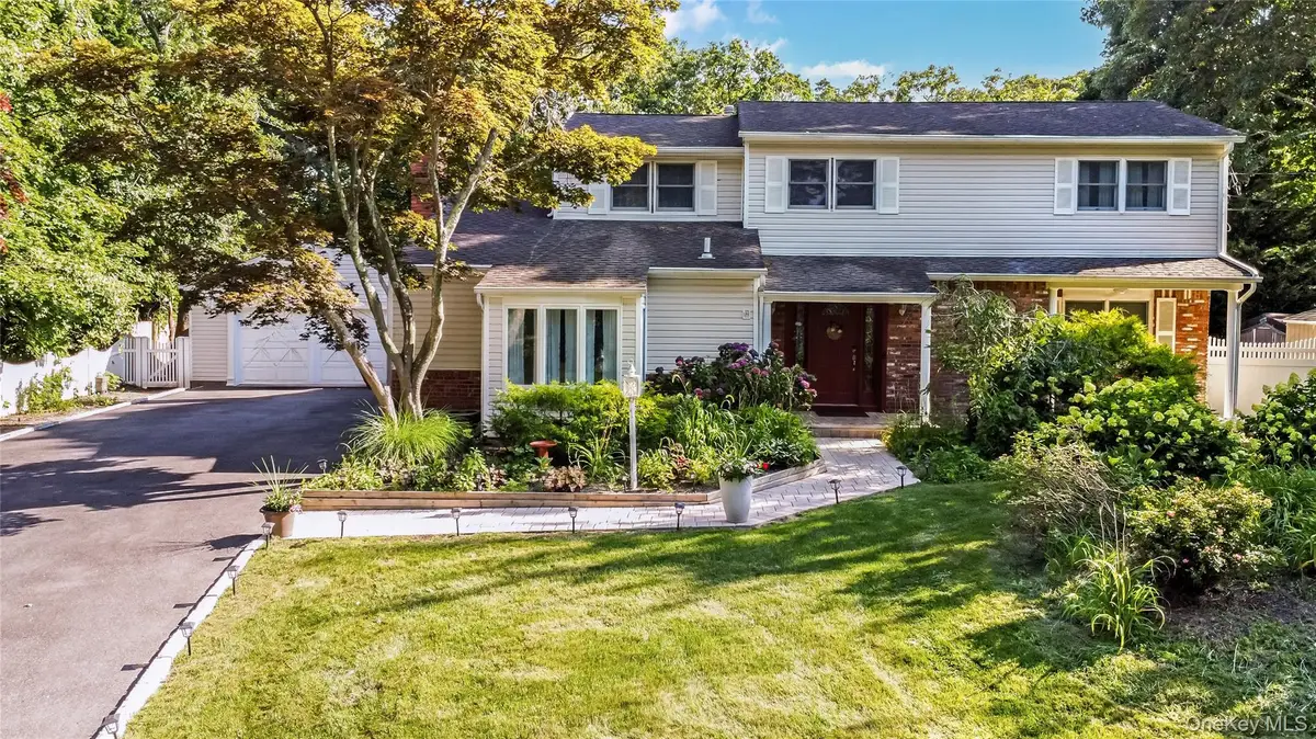 6 Marlon Lane, Hauppauge, NY 11788 - #1
