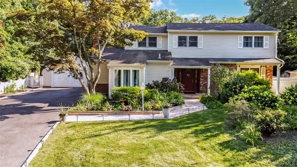 6 Marlon Lane, Hauppauge, NY 11788