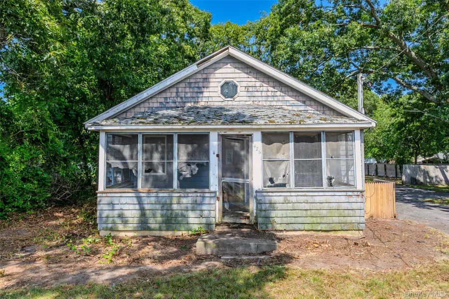 426 Riverleigh Avenue, Riverside, NY 11901 - #3