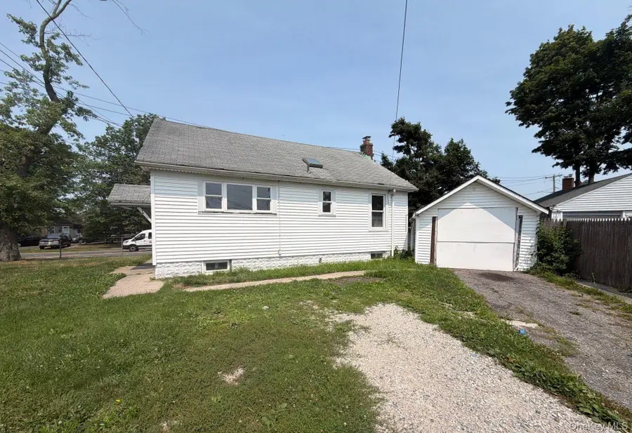583 Straight Path, West Babylon, NY 11704 - #3