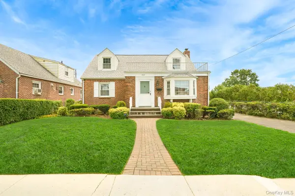 204 Center Street, Williston Park, NY 11596