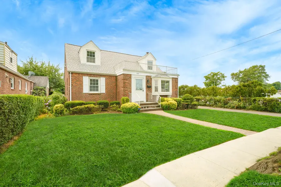 204 Center Street, Williston Park, NY 11596 - #3