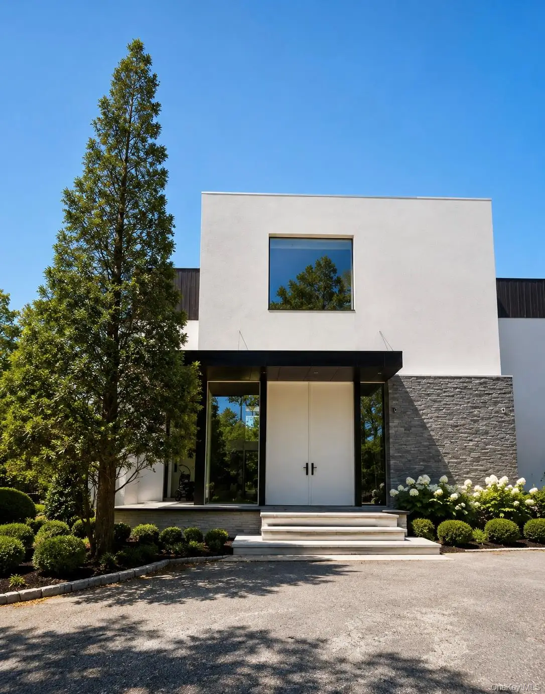 87 Castle Hill Court, Southampton, NY 11968 - #1
