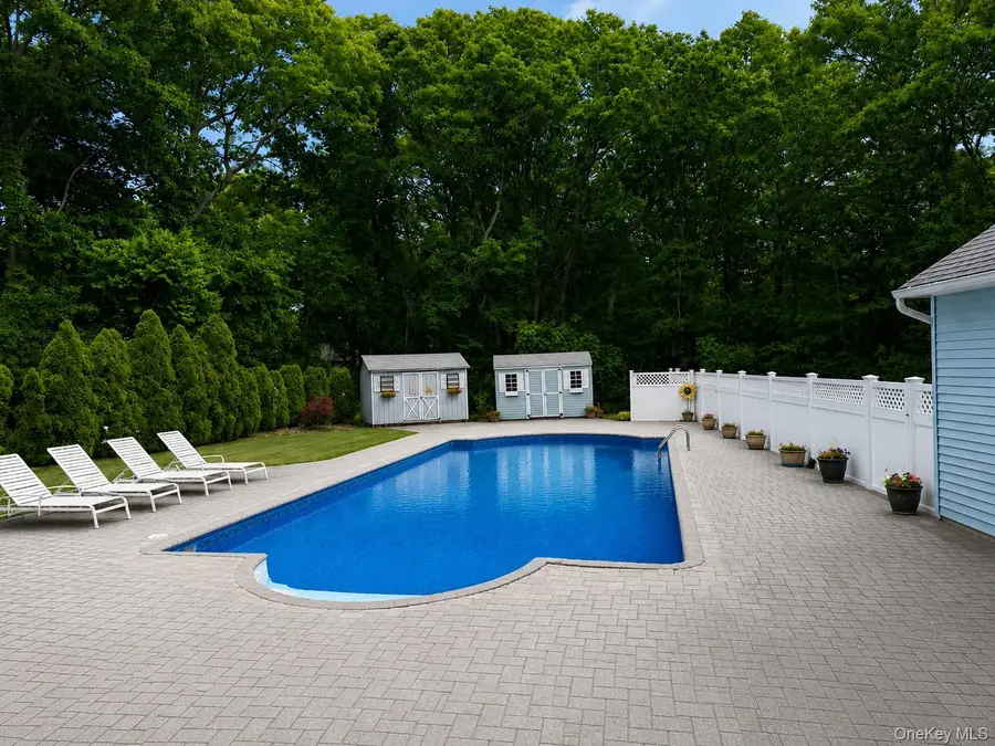 3 Woodhollow Court, Medford, NY 11763 - #2