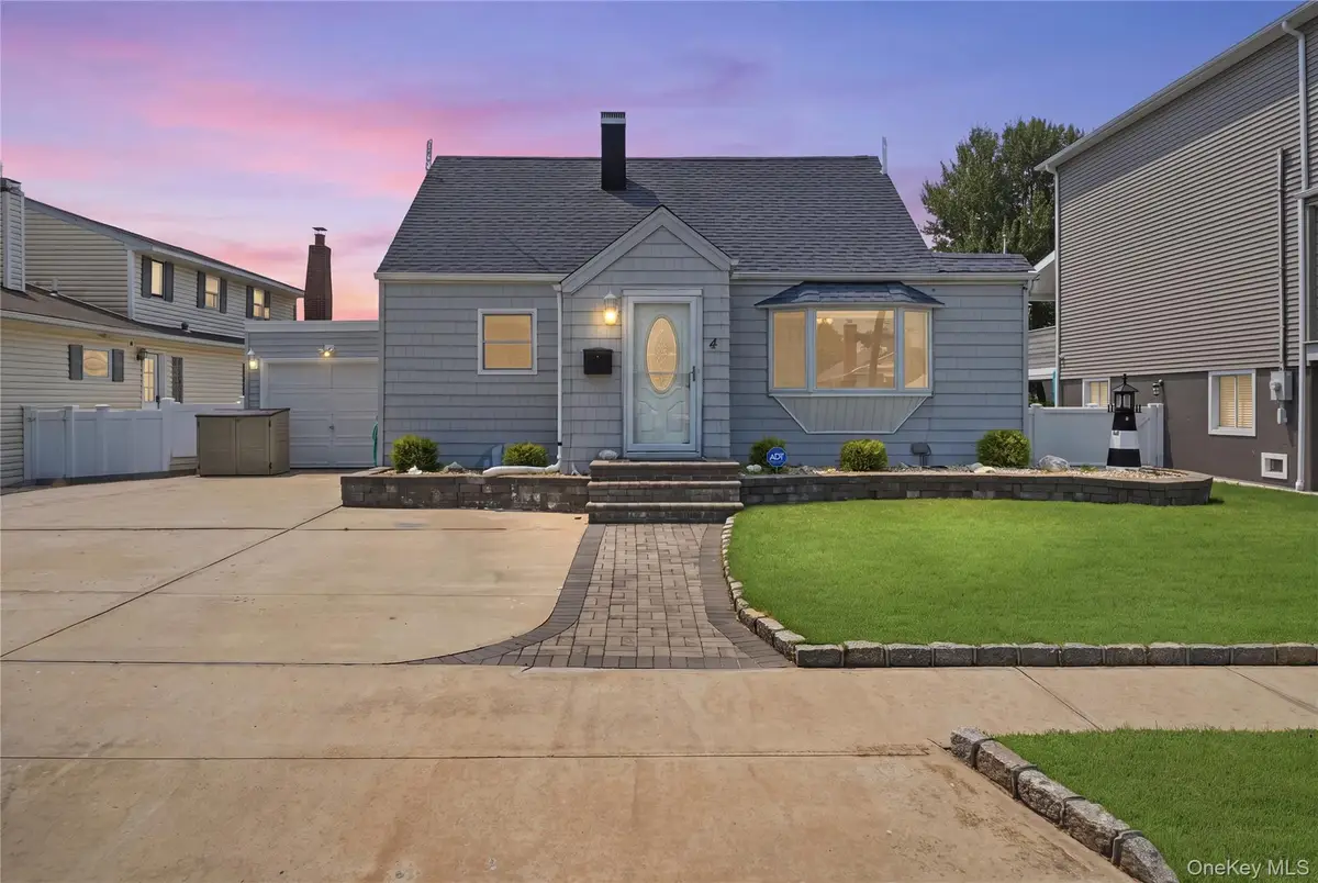 4 Flint Road, Amity Harbor, NY 11701 - #1