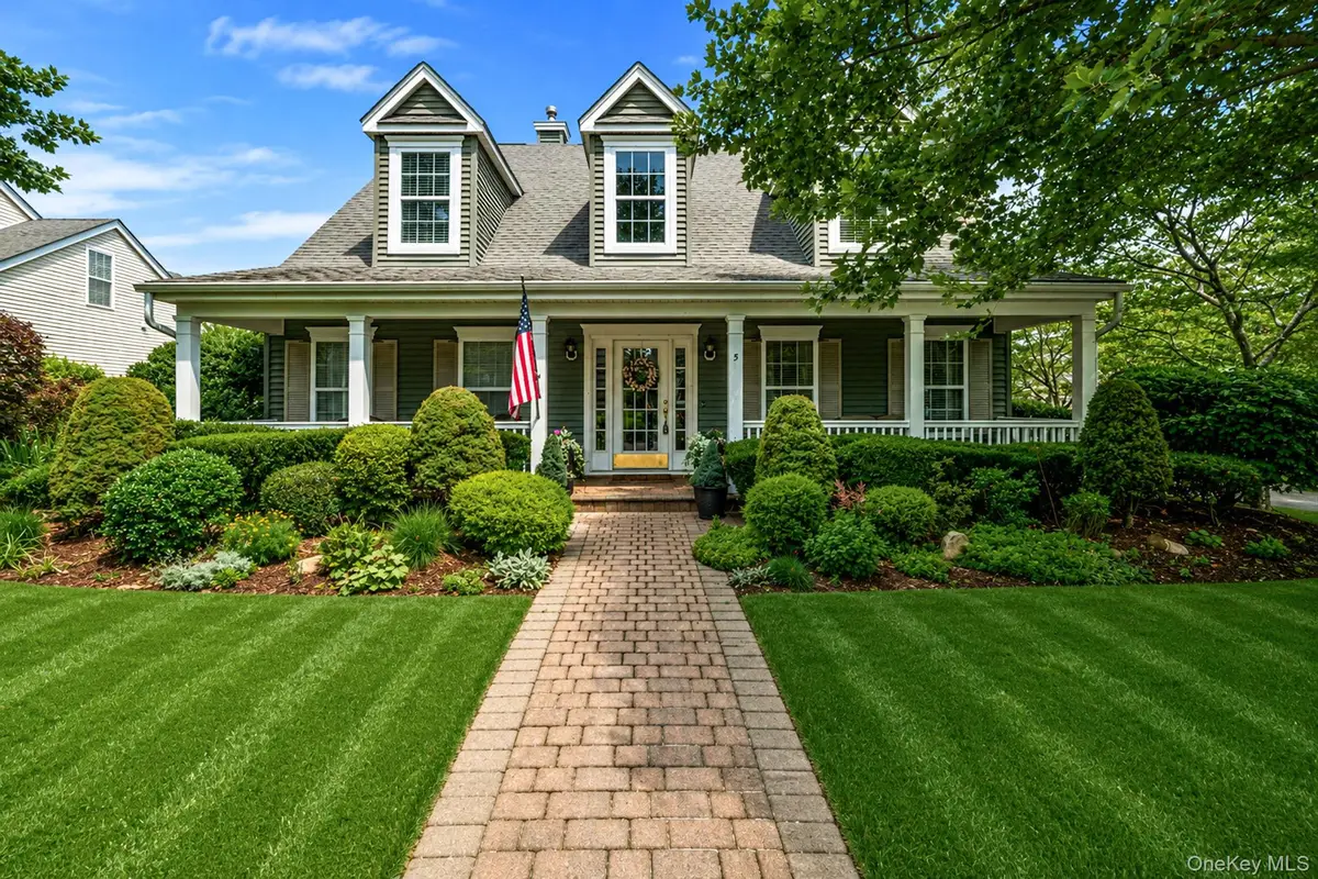 5 Green Ash Street, Calverton, NY 11933 - #1