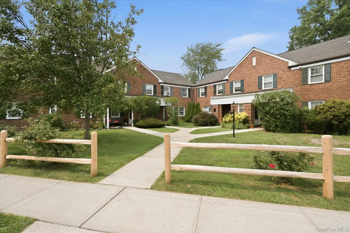 117 Robins Road #117, New Rochelle, NY 10801 - #1
