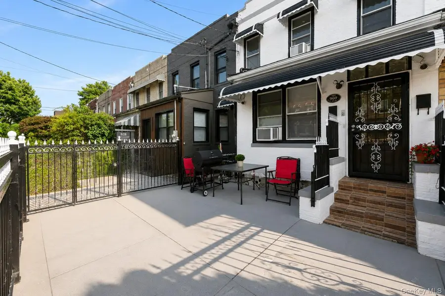 960 E 221st Street, Bronx, NY 10469 - #2