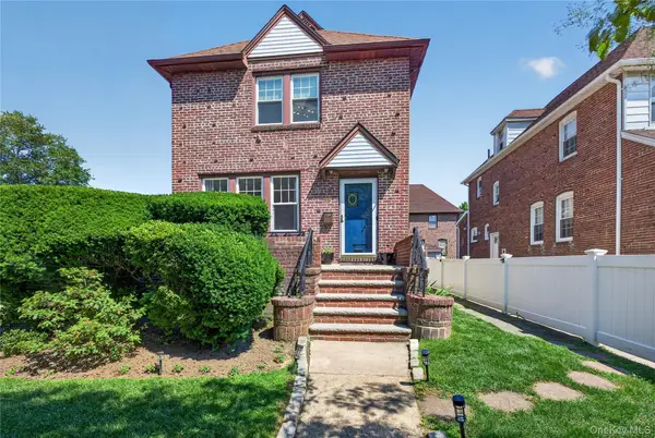 49 Bixley Heath, Lynbrook, NY 11563