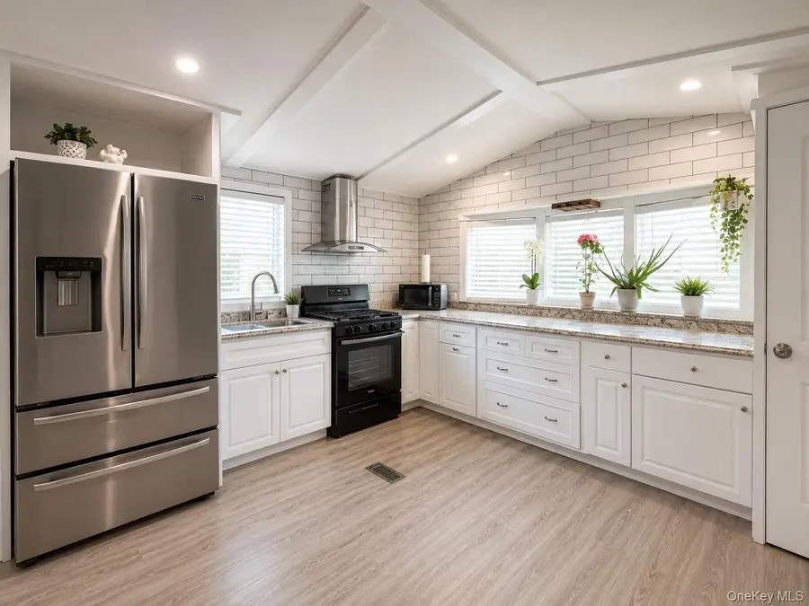 105 Oak View Highway #20, East Hampton, NY 11937 - #3