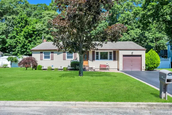 25 Walter Drive, Nesconset, NY 11767