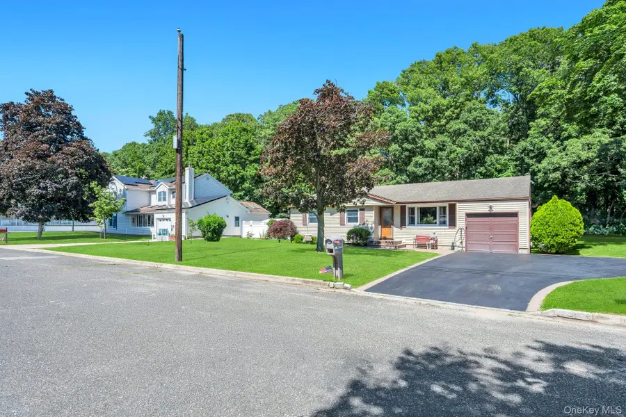 25 Walter Drive, Nesconset, NY 11767 - #3