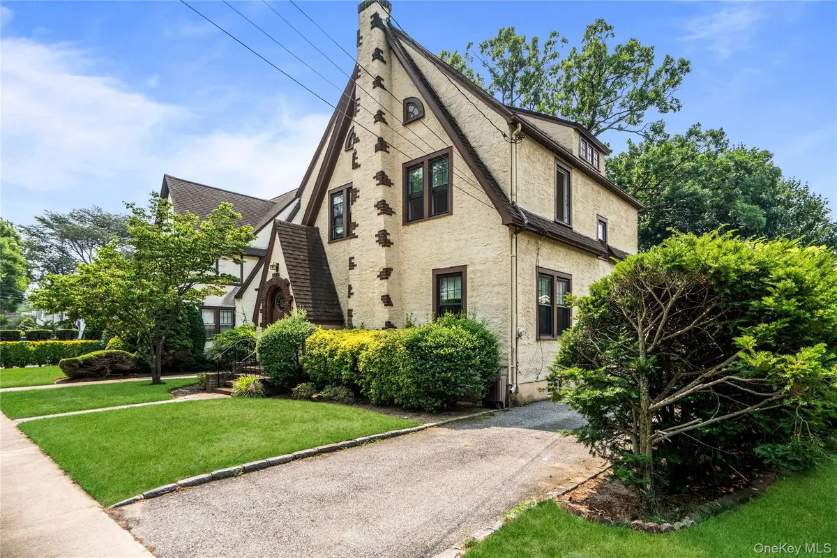 53 Coolidge Street, Malverne, NY 11565 - #1