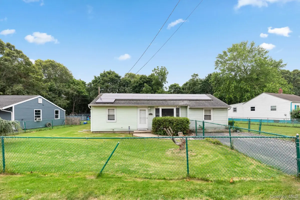27 Philip Street, Riverhead, NY 11901 - #1