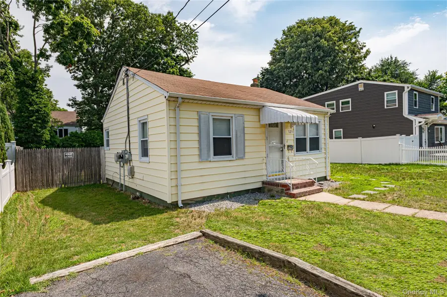 123 Cherubina Lane, North Babylon, NY 11703 - #2