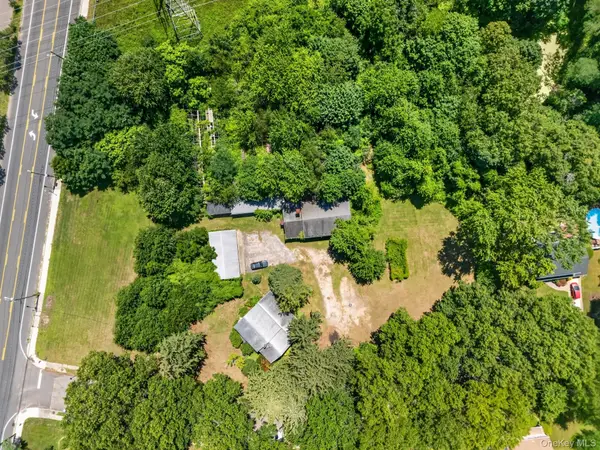 39 Seaman Neck Road #39, Dix Hills, NY 11746