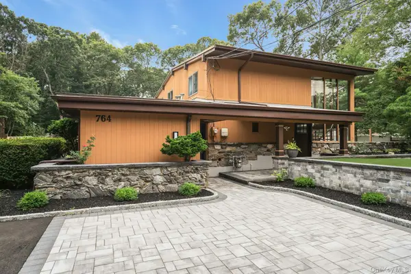 764 Vanderbilt Parkway, Dix Hills, NY 11746