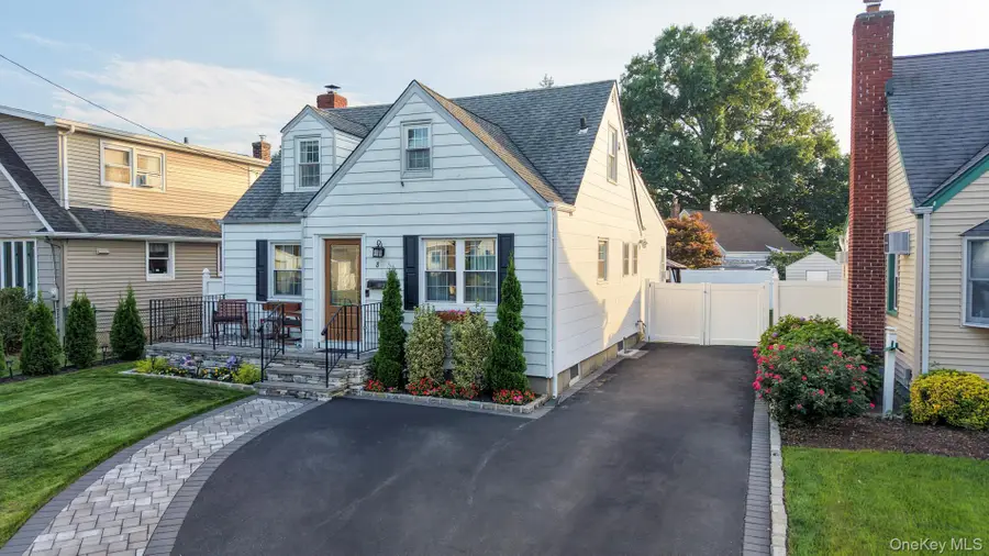 8 Garden Avenue, Carle Place, NY 11514 - #2