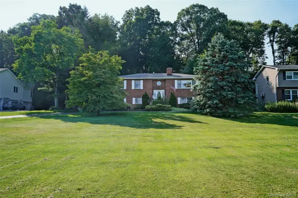 16 Four Winds Drive, Poughkeepsie, NY 12603