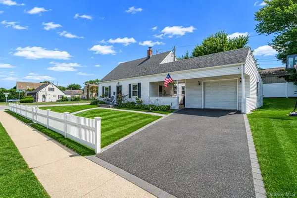 126 Cotton Lane, Levittown, NY 11756