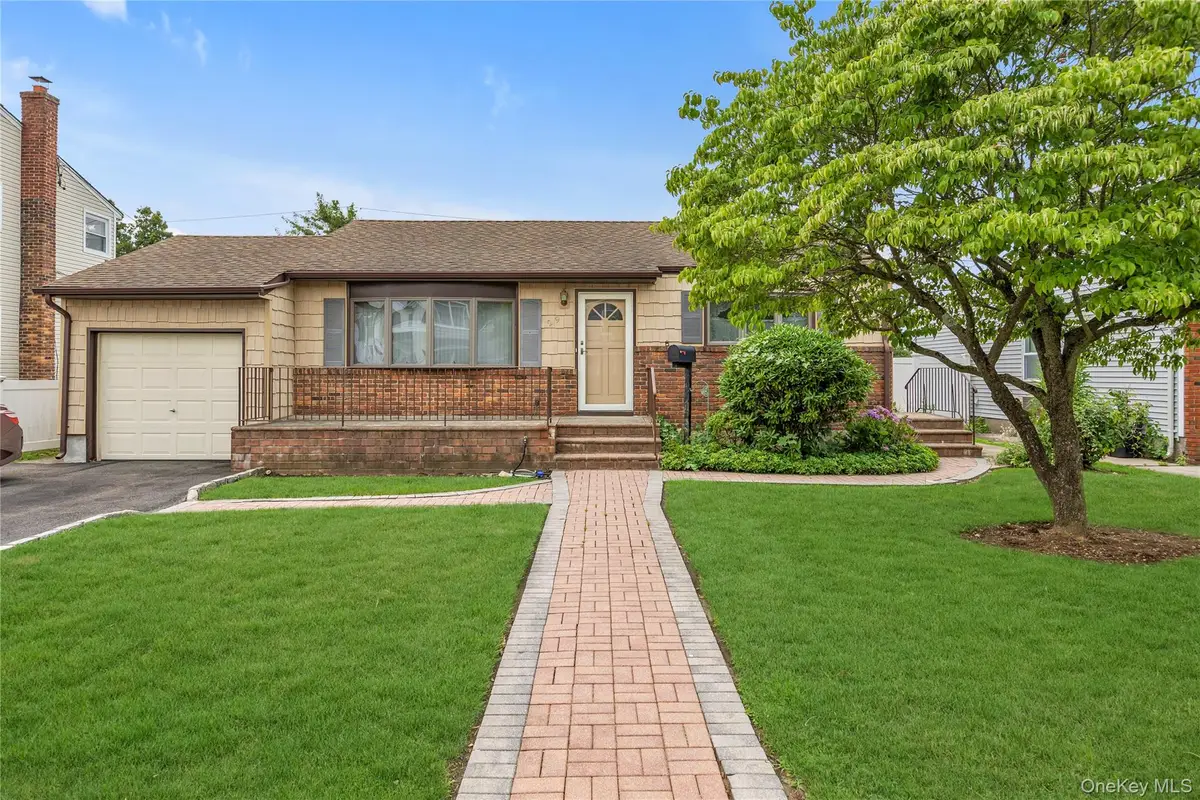 29 Westbury Avenue, Plainview, NY 11803 - #1